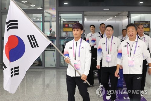 (LEAD) (Asiad) Main batch of S. Korean delegation arrives in Hangzhou