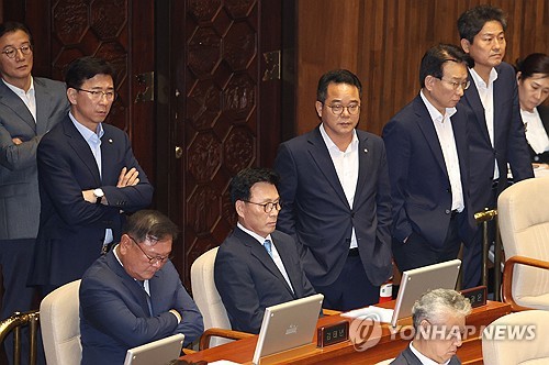 박광온 등 민주 원내지도부 총사퇴…'체포안 가결' 책임 차원