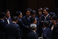 Le groupe des dirigeants du PD démissionne en bloc suite à l'acceptation de la levée d'immunité de Lee