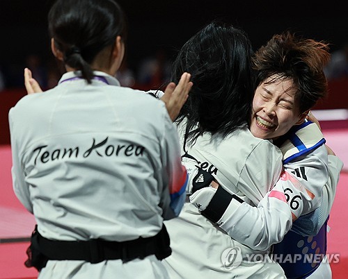 (2nd LD) (Asiad) S. Korea's Park Hye-jin wins gold in women's -53kg taekwondo