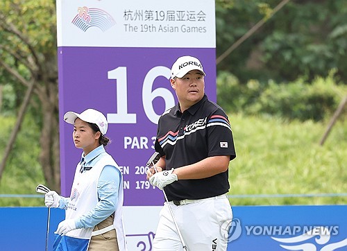 Im Sung-jae of South Korea reacts to a tee shot during the final round of the men&apos;s golf tournament at the Asian Games at West Lake International Golf Course in Hangzhou, China, on Oct. 1, 2023. (Yonhap)