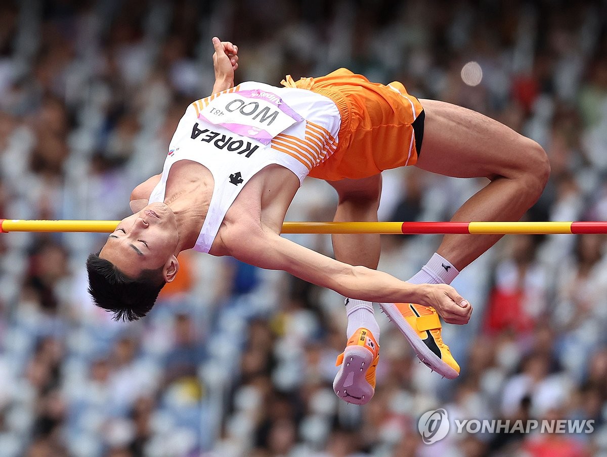 아시안게임 높이뛰기 우상혁 한 번의 점프로 예선 통과최진우도 결선행종합 연합뉴스