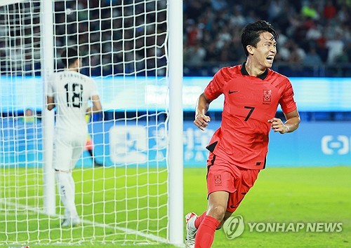  S. Korea beat 10-man Uzbekistan in men's football semis, reach brink of 3rd straight gold