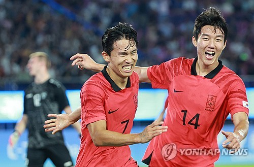 한국 남자축구, 우즈베크 꺾고 결승행…3연패 '한 발 남았다'