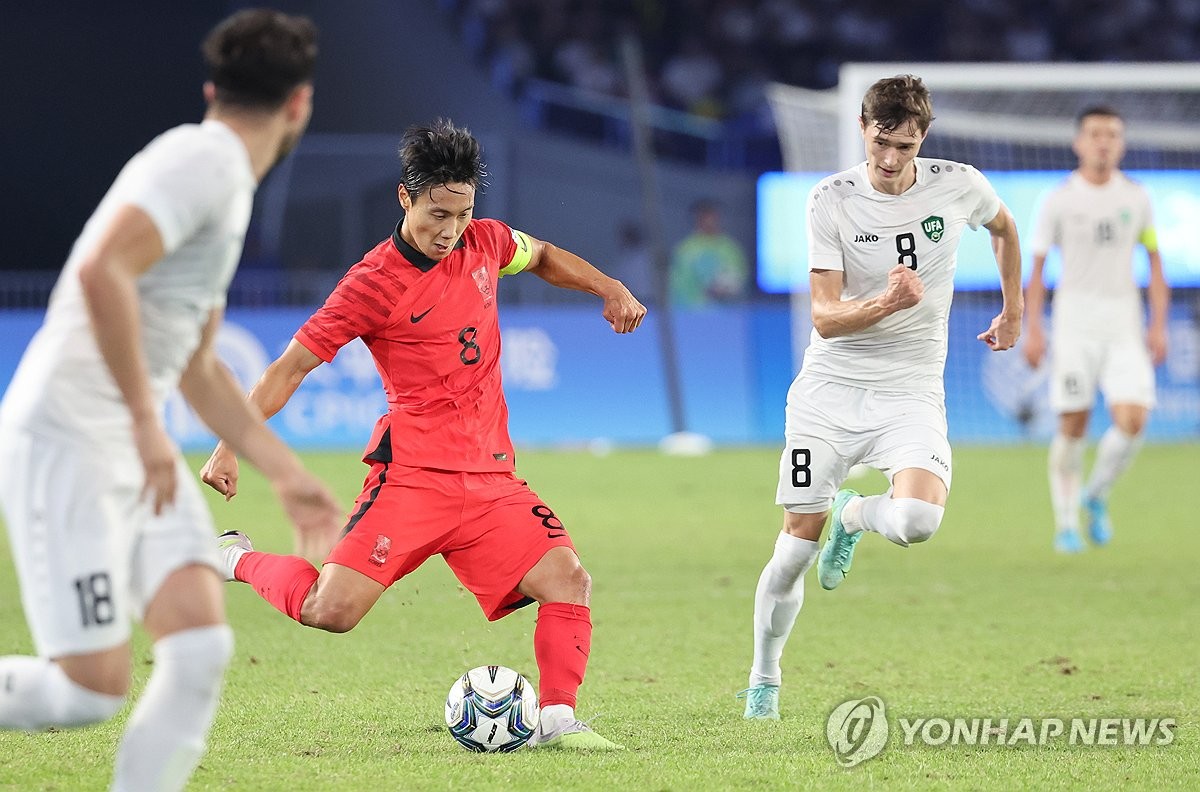 부지런히 패스하는 백승호
