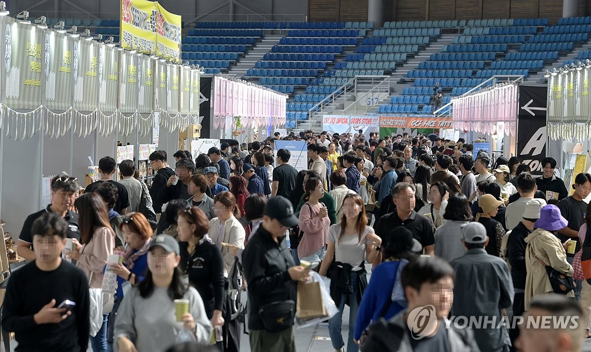 관람객들로 북적이는 강릉커피축제