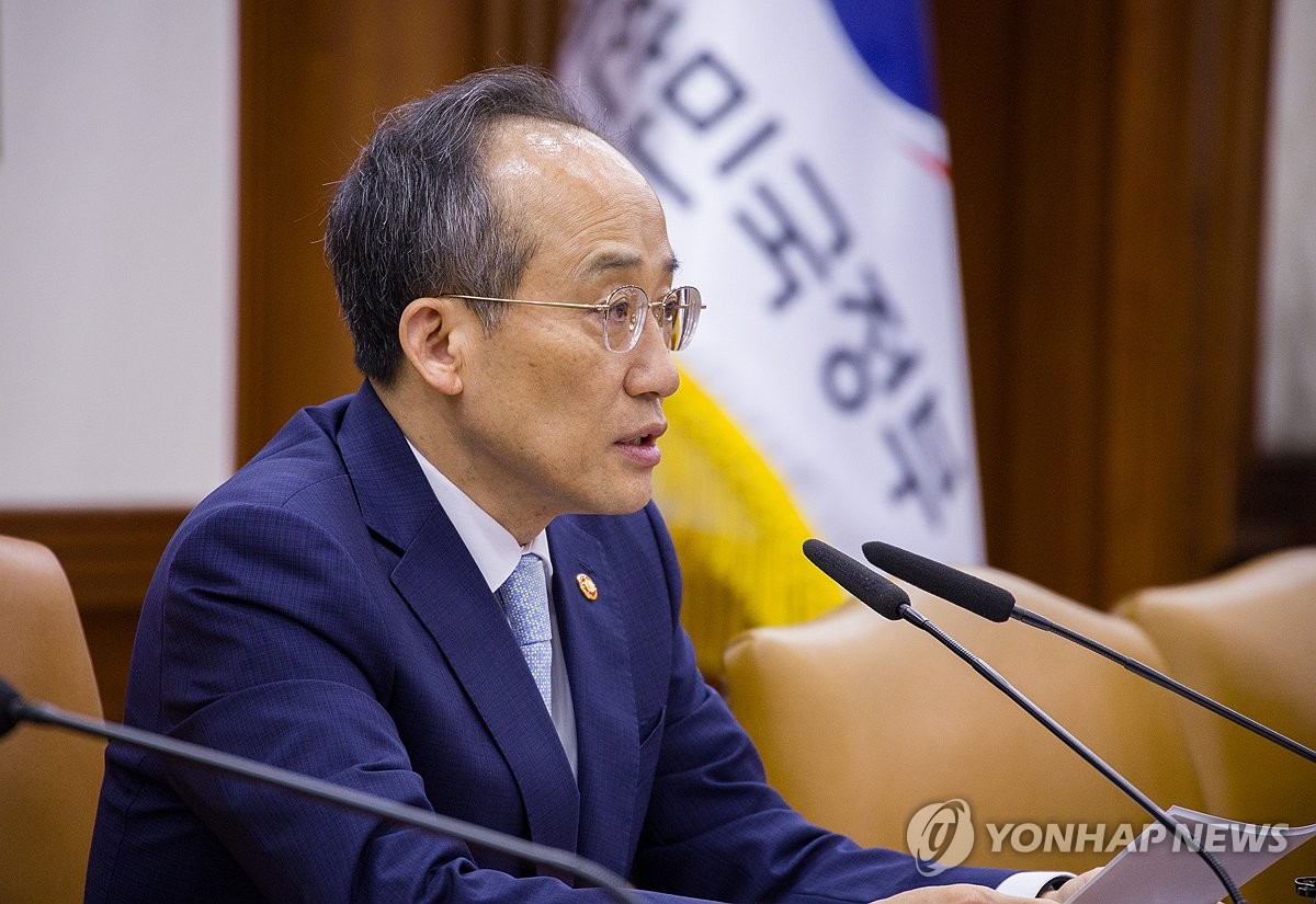 Finance Minister Choo Kyung-ho, who doubles as the deputy prime minister for economic affairs, presides over an emergency economic meeting at the government complex in Seoul on Oct. 16, 2023. (Yonhap)