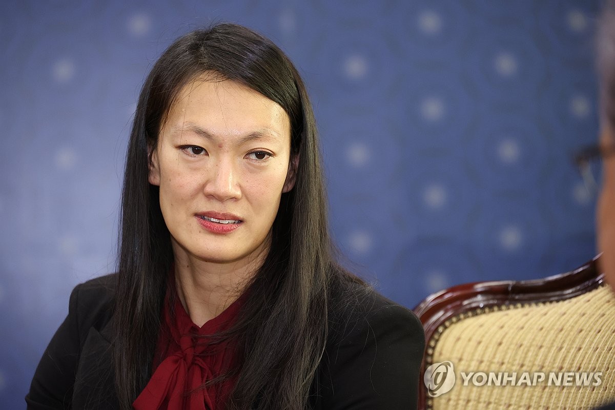 박진 장관과 대화하는 줄리 터너 미국 국무부 북한인권특사