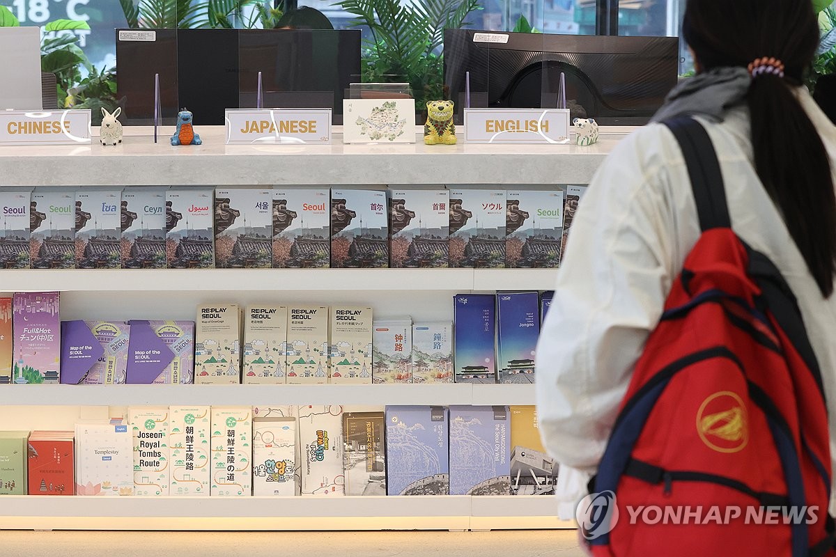 Travel agency suspended for coercing Chinese tourists into shopping | Yonhap News Agency