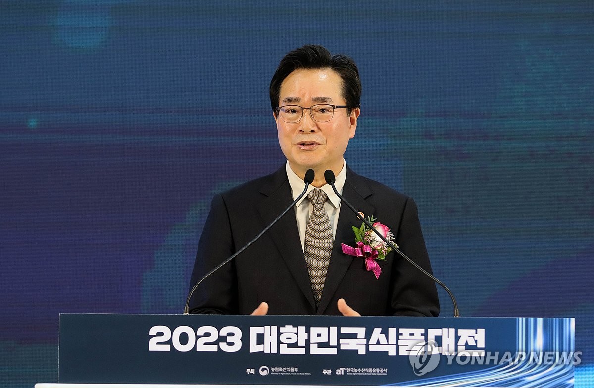 Agricultural Minister Chung Hwang-keun speaks during an event in Seoul on Nov. 15, 2023, in this photo released by the Ministry of Agriculture, Food, and Rural Affairs. (PHOTO NOT FOR SALE) (Yonhap)