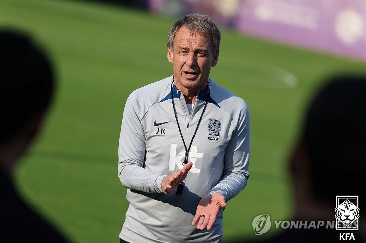 Jurgen Klinsmann, head coach of the South Korean men's national football team, addresses his players before a training session for the Asian Football Confederation Asian Cup at New York University Abu Dhabi Stadium in Abu Dhabi on Jan. 3, 2024, in this photo provided by the Korea Football Association. (PHOTO NOT FOR SALE) (Yonhap)