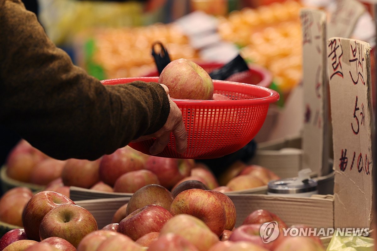 명절 앞두고 분주한 시장