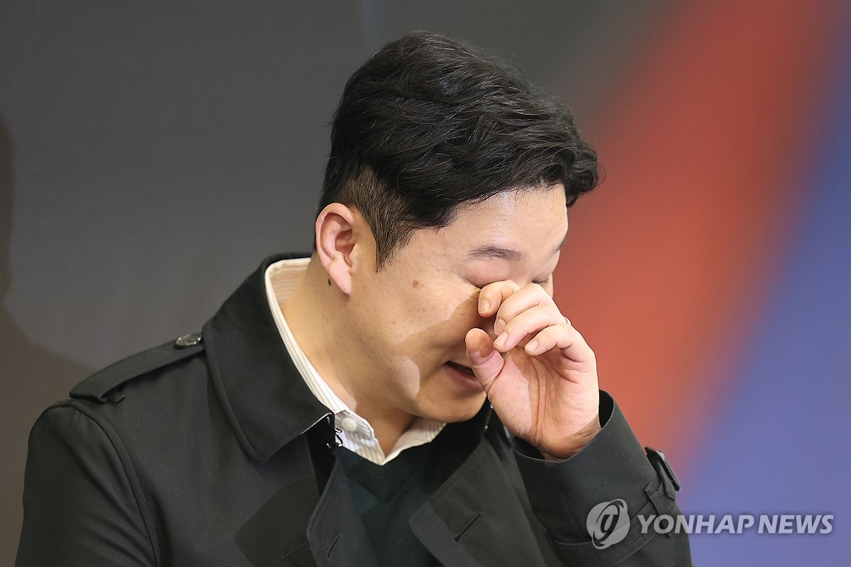 은퇴식서 눈시울 붉히는 진종오