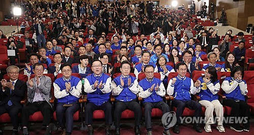  الفوز الساحق للمعارضة يؤدي إلى تشكيل برلمان خصم آخر للرئيس يون