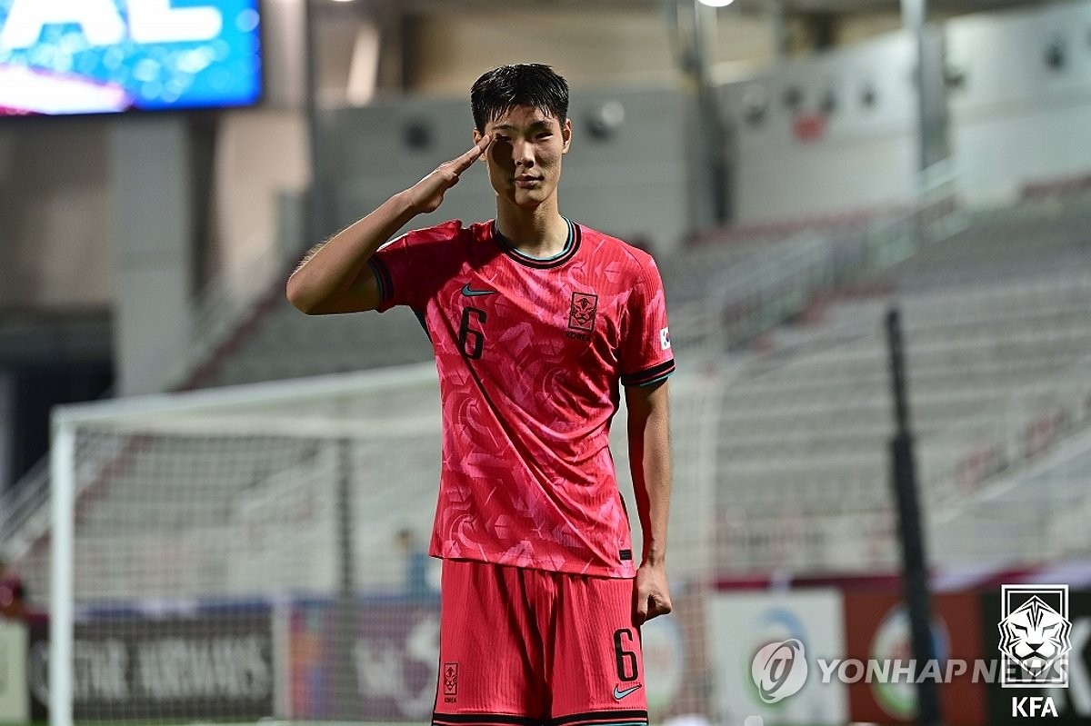 Lee Young-jun celebra su gol AGENCIA DE NOTICIAS YONHAP