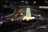 "세상의 등불 되길"…광화문광장에 부처님오신날 봉축탑 점등
