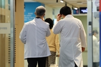 [속보] 서울대·울산의대교수들 "주 1회 진료 중단 결정"