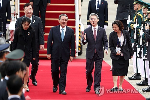  وصول زعيمي اليابان والصين إلى كوريا الجنوبية لإجراء محادثات قمة ثلاثية