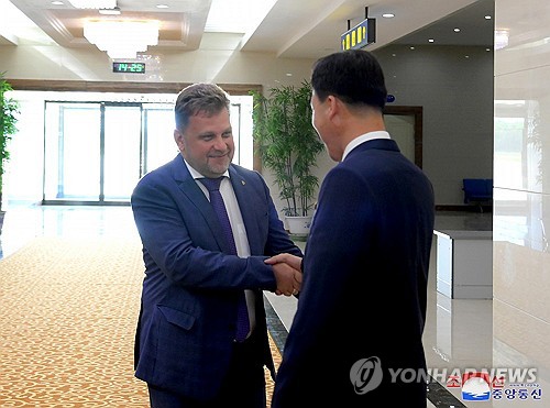 Russian youth delegation visits N. Korea