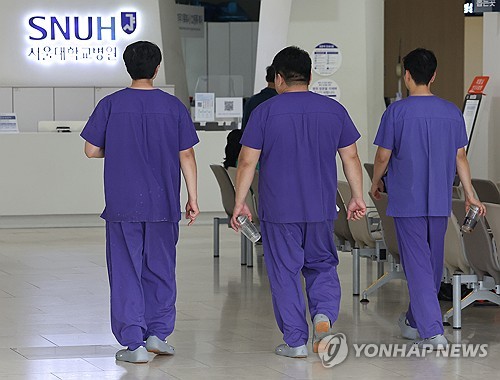 الأطباء في مستشفيات جامعة سيئول الوطنية ينظمون إضرابا عن العمل اعتبارا من 17 يونيو