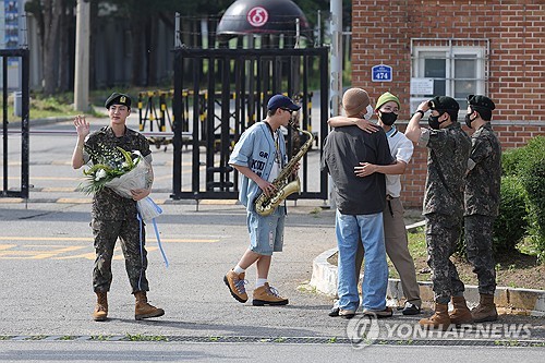 Jin de BTS es licenciado del Ejército