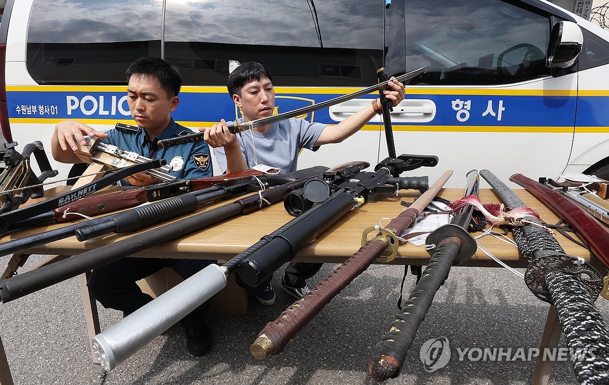 '총·칼' 등 위해물품 밀반입 작년 3만점 육박…두배 …