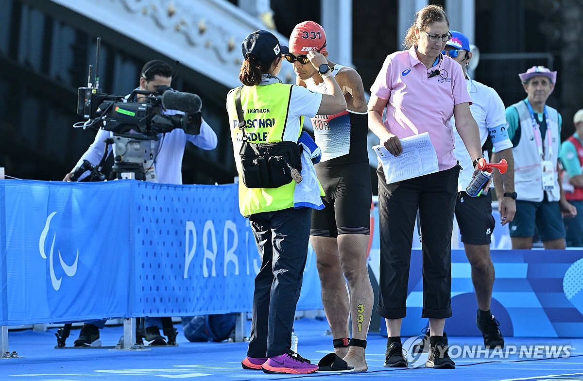 김황태, 스타트 앞두고 핸들러이자 아내인 김진희 씨와 함께