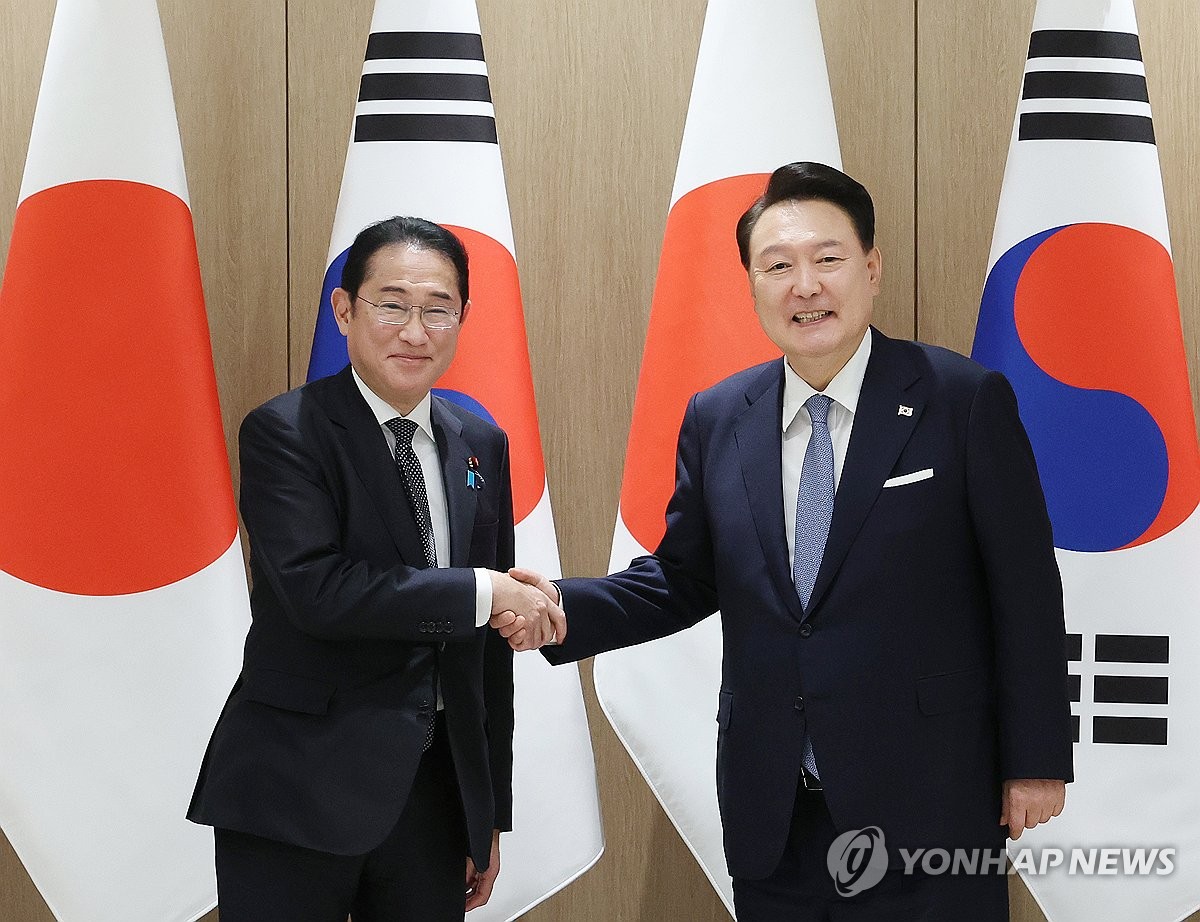 윤석열 대통령, 기시다 후미오 일본 총리와 정상회담