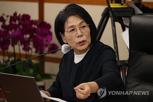 野의원 "비명 죽는다", 李빗대 "신의 사제"…與 "홍위병 충성경쟁"