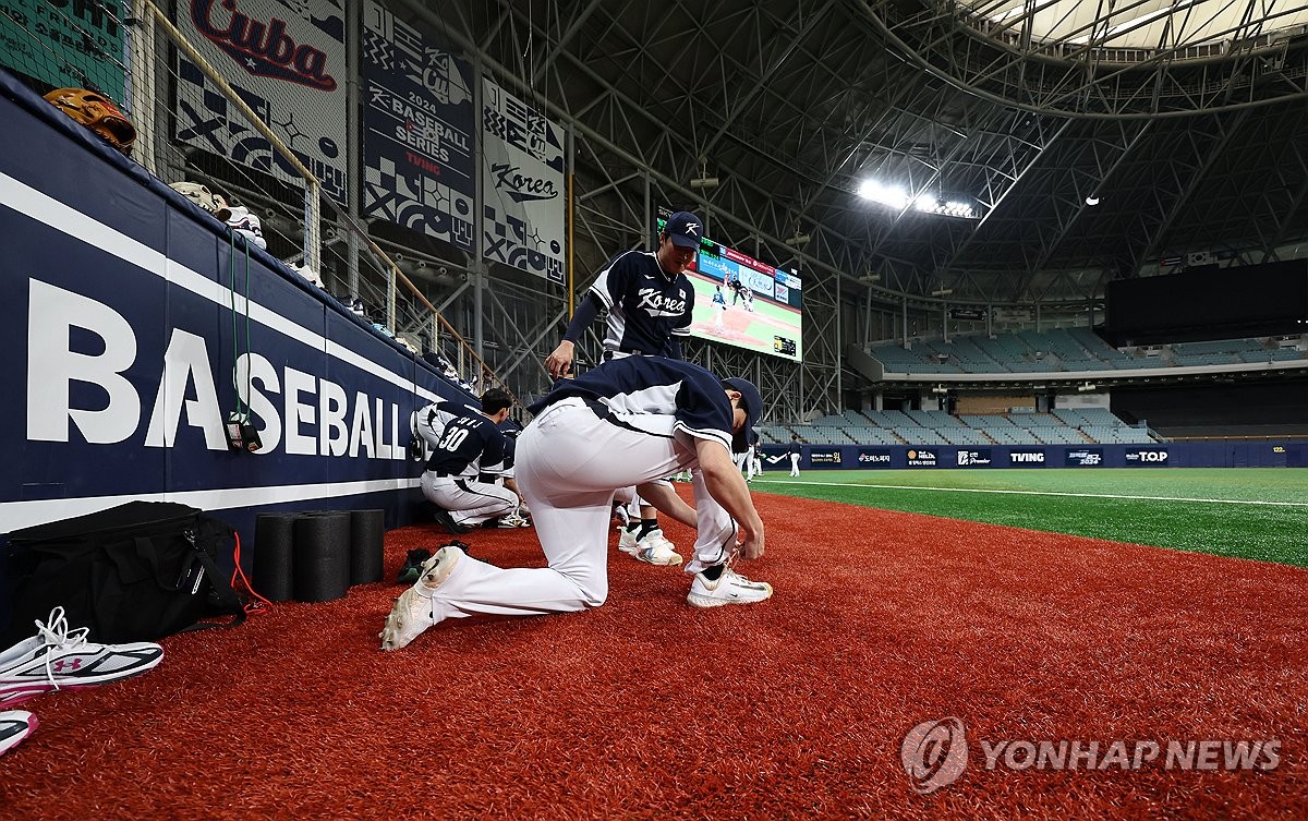 훈련 준비하는 임찬규