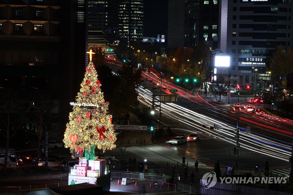 불 밝힌 서울광장 성탄트리