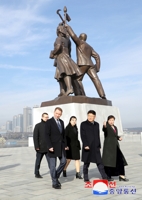 Russian delegation tours Pyongyang