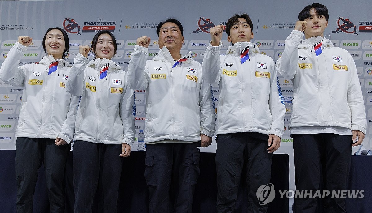 파이팅 외치는 대한민국 쇼트트랙 대표팀 '화이트 타이거즈'