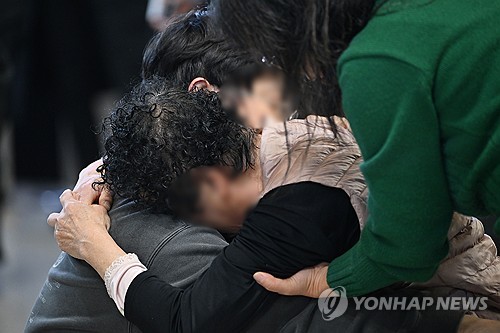 "아들이 저 찬 바닥에…" 기다림과 눈물로 맞는 연말·새해