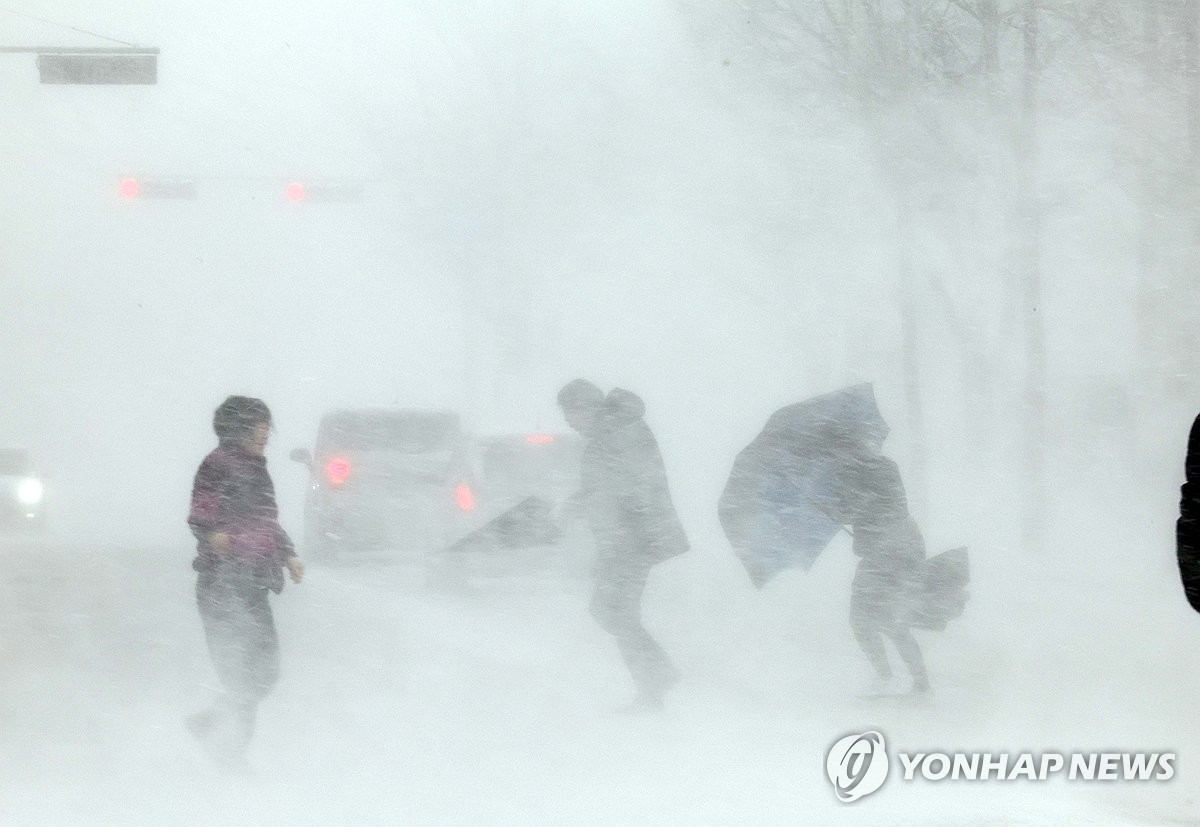 強まる雪と風