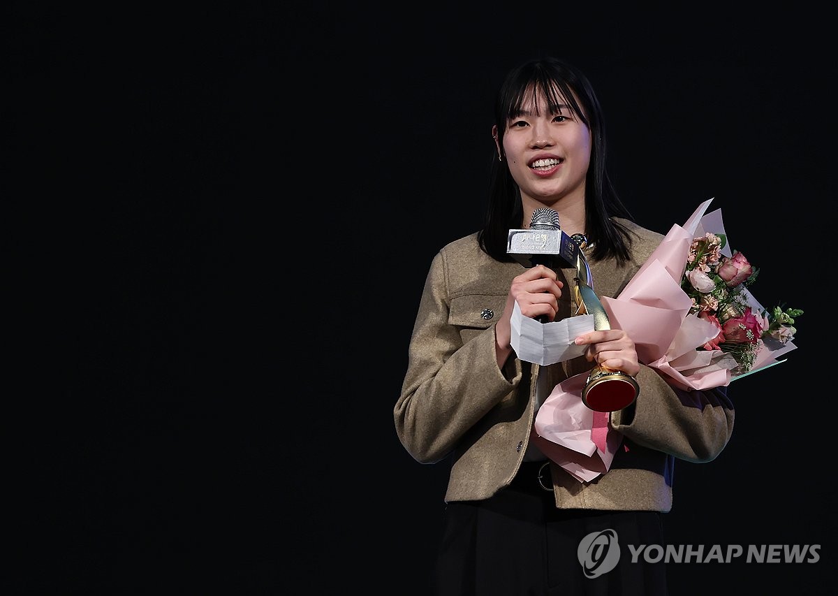 정규리그 몰텐 신인 선수상, 신한은행 홍유순