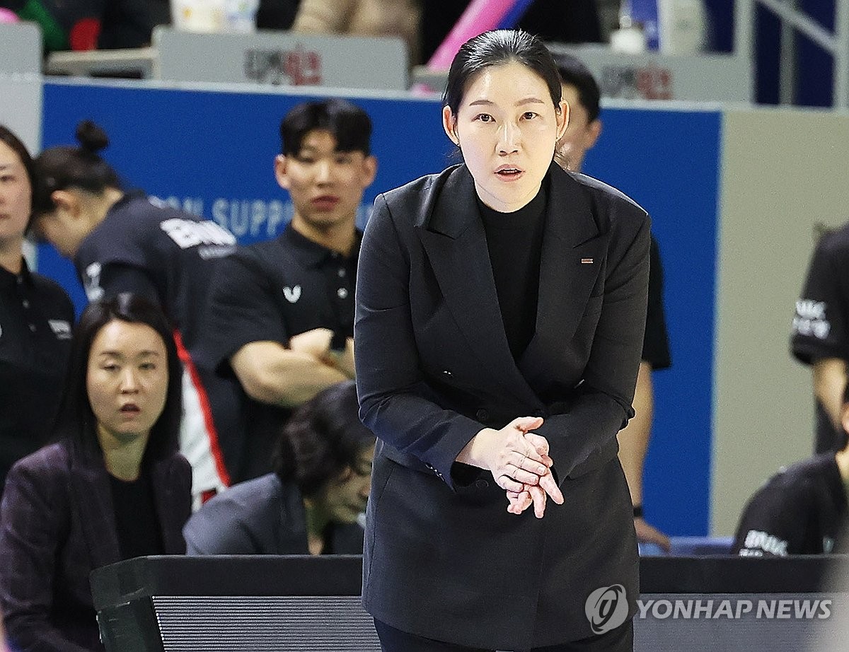 선수들 독려하는 박정은 감독