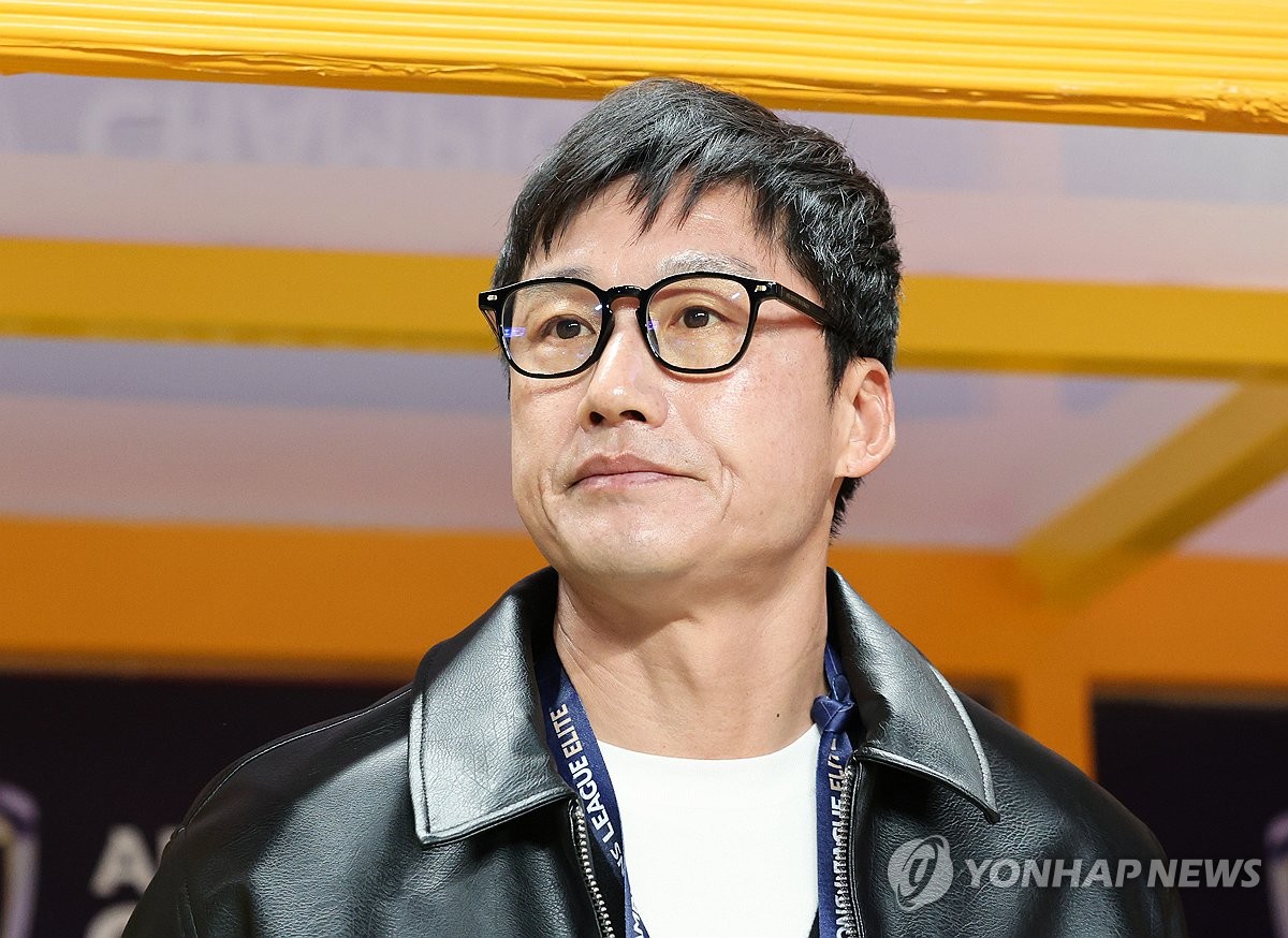 광주 이정효 감독의 도 넘은 열정…관중앞에서 오후성 질책 눈살