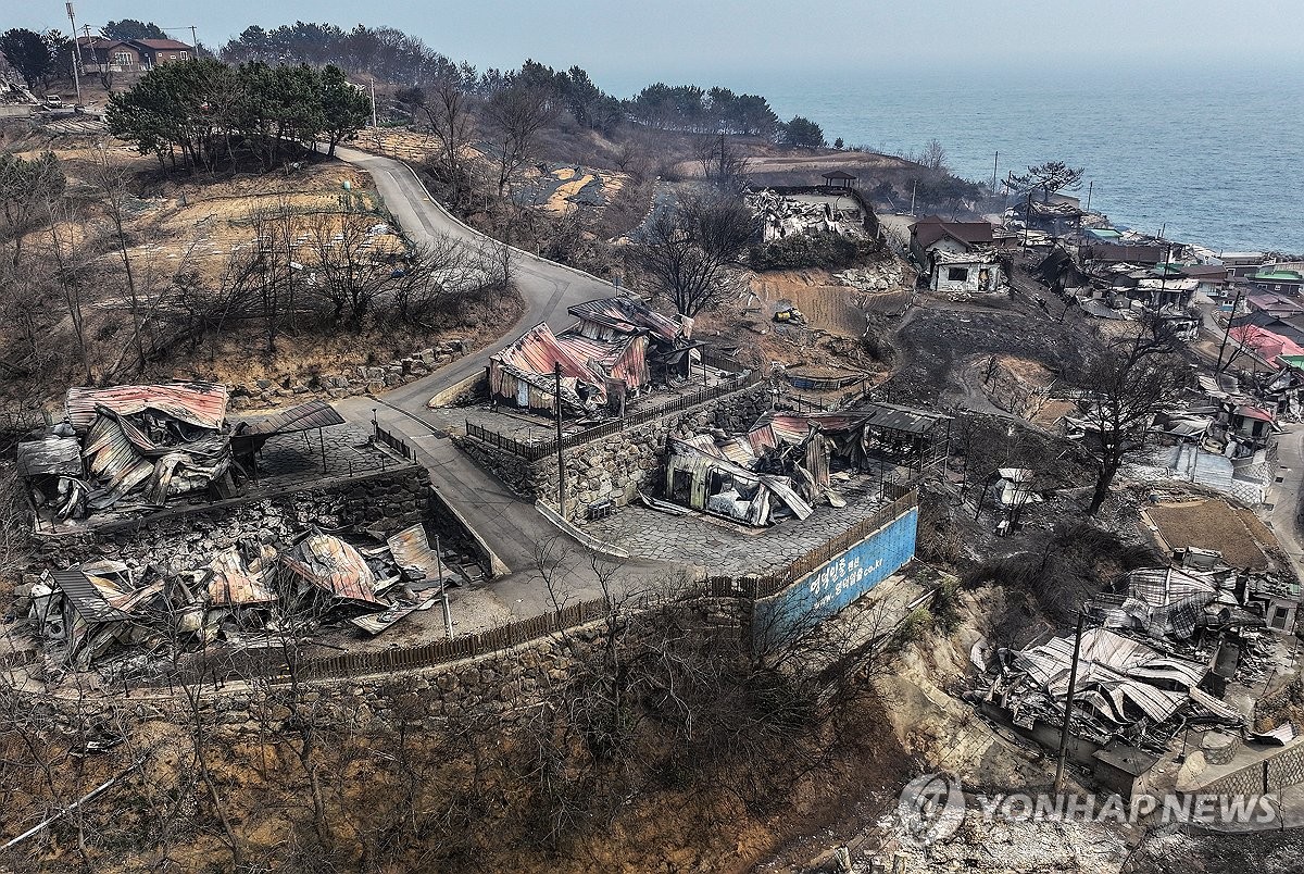 [속보] 중대본 "영남권 산불 피해액 1조818억…복구비 1조8천809억"