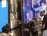 곤봉으로 경찰버스 파손한 尹지지자 구속…"도망할 염려"