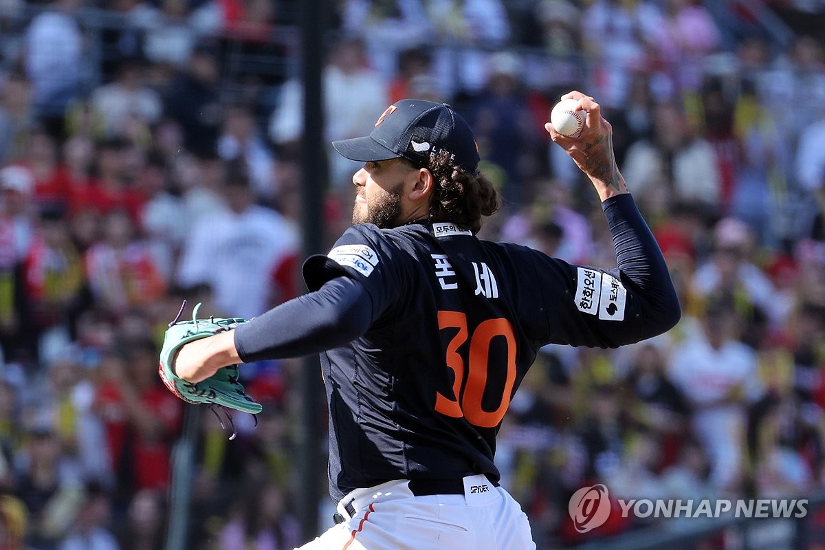 폰세, KBO리그 3∼4월 MVP…한화 외국인 투수 최초 수상자