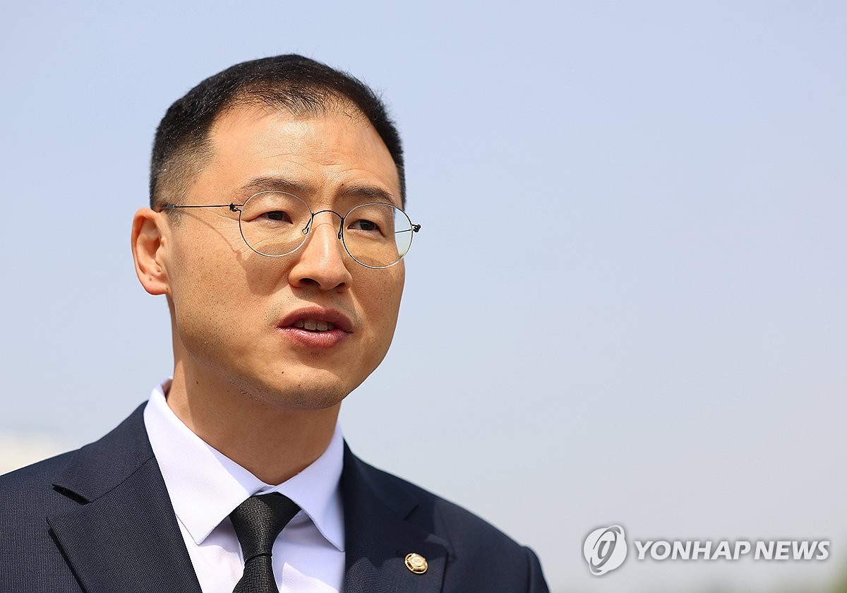 김상욱, 국힘 탈당…"기회되면 이재명·이준석과 고민 나누고 싶다"