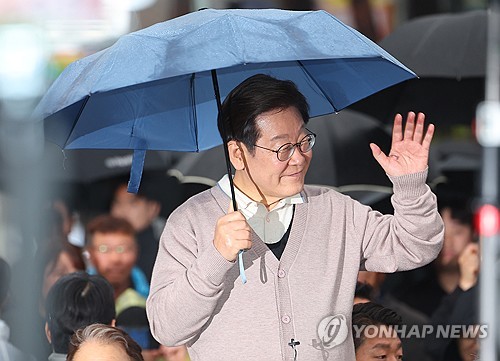 李 "항공·방위산업 강국 만들 것…경남, 우주항공 중심지로"