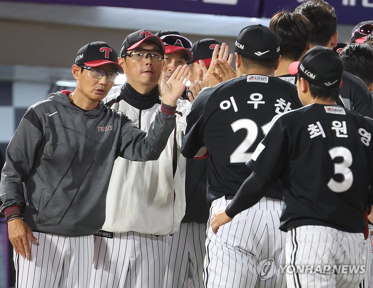 프로야구 LG, 롯데와 1-2위 맞대결서 난타전 끝에 17-9 승리(종합)