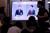 [대선 D-10] "전광훈에 눈물", "부정선거 거짓말"…'허위사실 공표' 맞고발