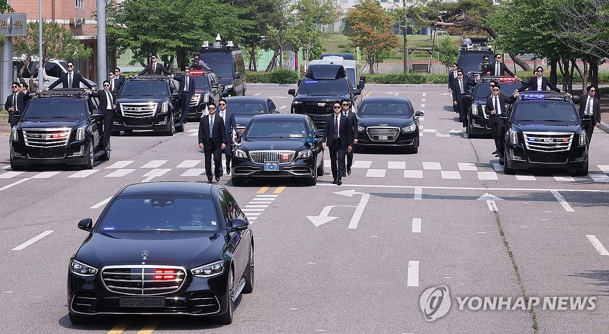 大統領警護処は５月２７日、次期大統領就任式のパレードの訓練をソウルで実施した（大統領室通信写真記者団）＝（聯合ニュース）