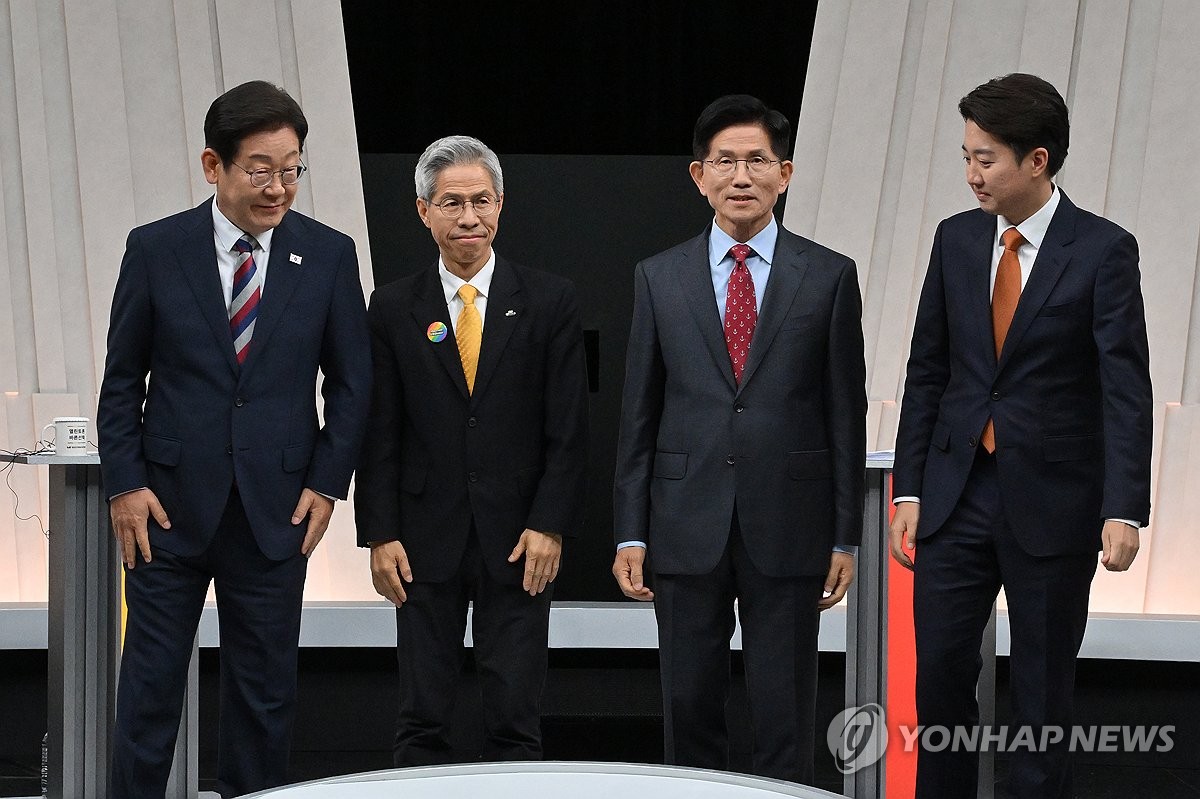 마지막도 진흙탕…생중계 토론서 원색적 네거티브까지 등장(종합)