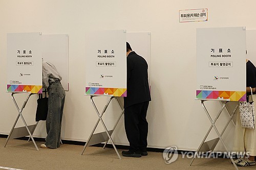  Election worker apprehended after allegedly casting vote on husband's behalf