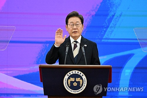 李新大統領が宣誓