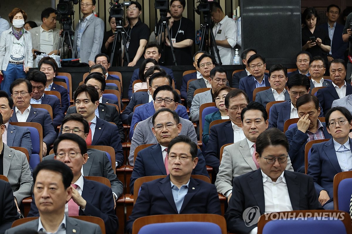 국민의힘 원내대표 경선 3파전…송언석·이헌승·김성원 출사표